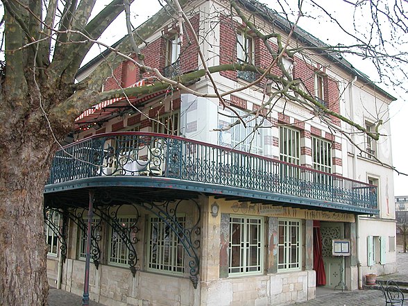 مطعم ميزون فورنايز المطل على نهر السين في مدينة شاتو الفرنسية حاليا